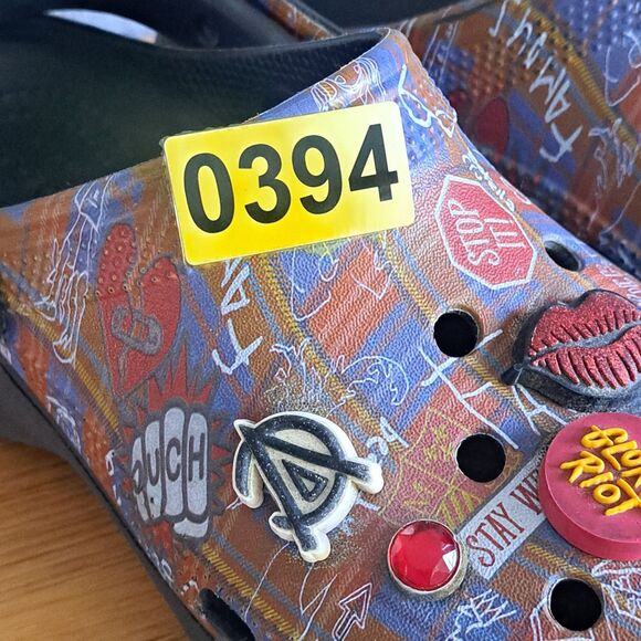 Crocs x Disney Cruella II Platform Clog Women’s Size 7 Rare HTF Multicolor Shoes - Picture 14 of 14